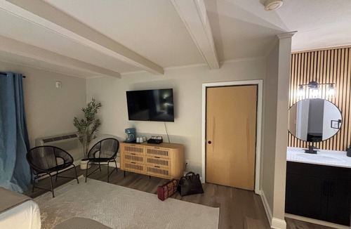 Rapid City Hotel | 2 Queen Room Near Torch Lake | Perfect for Families & Groups