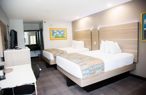 Mary Esther Hotel | 2 Refreshing Family Room | Near Liza Jackson Park | Free On-Site Parking