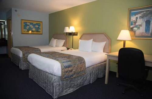 Mary Esther Hotel | 2 Refreshing Family Room | Near Liza Jackson Park | Free On-Site Parking