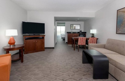 Park Central Hotel | 2 Spacious Units w/Complimentary Cooked-to-order Breakfast! FREE Parking, Pool!