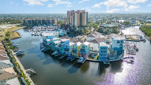 Cape Harbour Villa | 2 Story Lux Waterfront Living in Cape Harbour - Villa Funky Fish House
