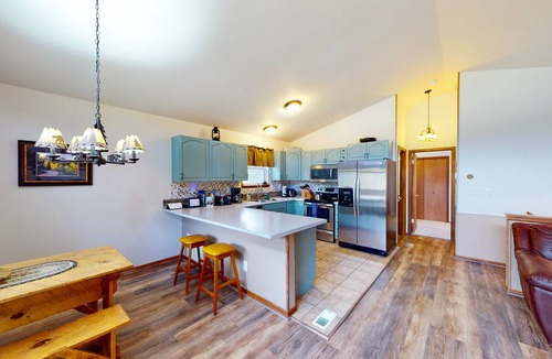 Rainbow Valley House | 2-story mtn-view home with grill, washer/dryer, streaming, patio, deck, kitchen