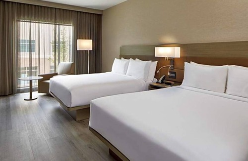 Durham Hotel | 2 Stylish Durham Escape Steps from Duke Gardens, DPAC, and Downtown Dining