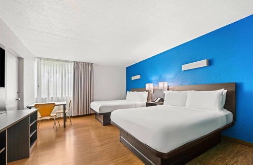 Ludlam Hotel | 2 Vibrant Vibes Room | 6.5 Miles to Miracle Mile | Family-Friendly Retreat