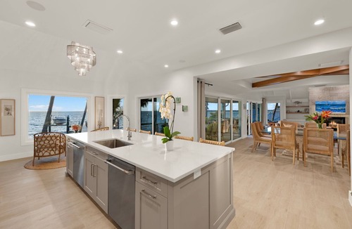 Captiva House | 2026 SUMMER REDUCED RATES! WATERFRONT HOME, IN VILLAGE, POOL, HOT TUB, DOCK!