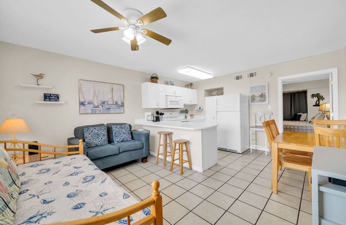 Fort Walton Beach Condo | 203 Tropical Isle~1 Bedrm 1 Bath BeachBungalow~Great Rates-Sleeps 5~JULY SALE
