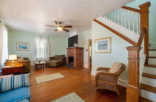 Willoughby Spit Cottage | 204 m² Cabin ∙ 4 bedrooms ∙ 9 guests