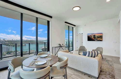 North Beach Condo | 21st-Floor Corner 2BR | Water Views, Miami Beach