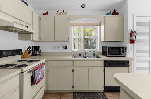 Lindfields House | 25% Off 3BR Family Friendly Pool Home!