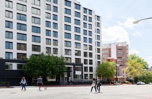 West End Apartment | 2500 Penn, a Placemakr Experience
