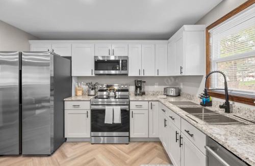 Middletown House | 29 - Modern 5 Bedroom 2 Bath