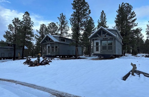 Williams Ski Chalet | 2A Cozy Chalet in Beautiful Williams with WiFi, AC and Mountain View with Patio