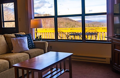 Burnsville Cabin | 2bd Mnt Top Chalet w/ 50 mile views in Pisgah NF!