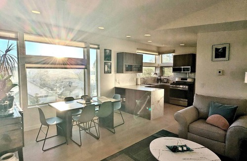 North Beacon Hill House | 2Bed/2Bath Standalone Mountain View Home l Walk To Light Rail - City Exploring!