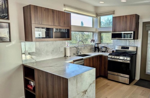 North Beacon Hill House | 2Bed/2Bath Standalone Mountain View Home l Walk To Light Rail - City Exploring!