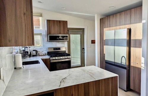 North Beacon Hill House | 2Bed/2Bath Standalone Mountain View Home l Walk To Light Rail - City Exploring!