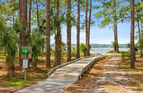 South Beach Villa | 2BR Bluff Villa w Balcony Walk to Salty Dog