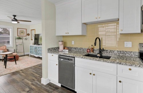 Safety Harbor House | 2BR Bungalow Walk DT Safety Harbor Pet Friendly!