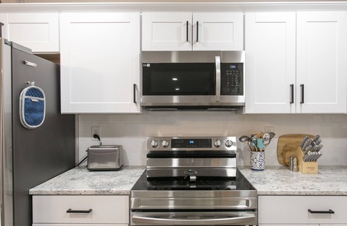 Durham House | 2BR Durham/West End House with Spare Room