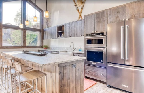 Sun Valley House | 2br+loft Townhome @ base of Dollar Mtn. ski area; hot tub & pool