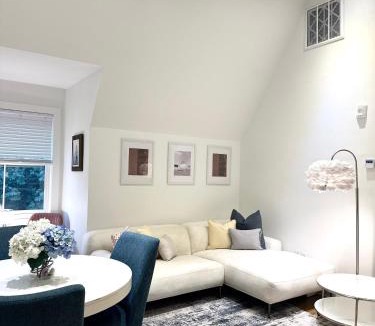 College Hill Apartment | 2BR Unit near Brown & RISD with Free Parking, Full Kitchen
