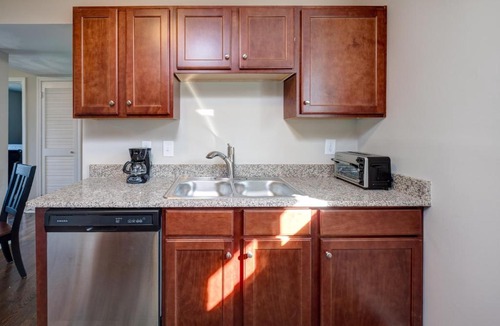 Chestnut Hill Apartment | 2nd Ave S Condo Unit 6