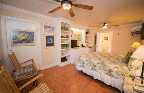 Bradenton Beach Hotel | 2nd floor hotel room. Pet Friendly