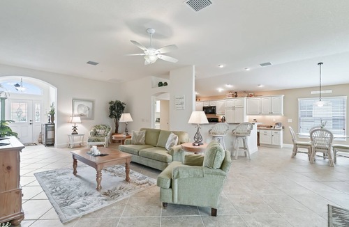 Wildwood House | 3/2 Designer with a Golf Cart, close to Lake Sumter & Brownwood!