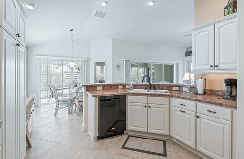 Wildwood House | 3/2 Designer with a Golf Cart, close to Lake Sumter & Brownwood!