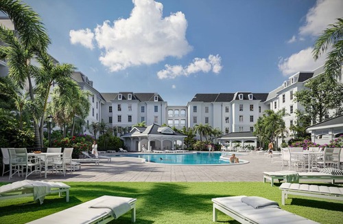 Fellowship House | 3 Accommodations for Large Groups with Pets | Parking Available | Ocala Stays!