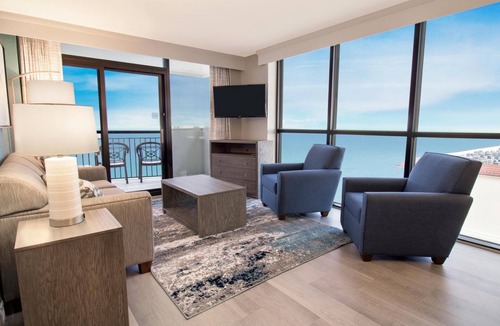 Myrtle Beach Hotel | 3 Balcony Suite by the Beach l Access to Pool Complex & Coastal Dining