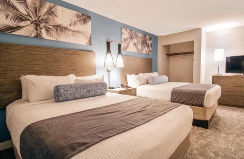 Myrtle Beach Hotel | 3 Balcony Suite by the Beach l Access to Pool Complex & Coastal Dining