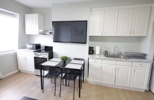 East Boston Apartment | 3 BDRM Apt Next to Airport/5 min to Downtown