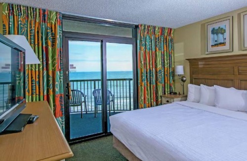Myrtle Beach Hotel | 3 Beachfront Stays Close To Boardwalk Hotspots with Pools & Lazy River