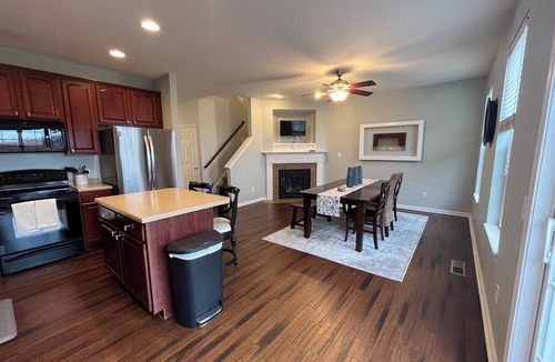 Indianapolis House | 3 bed 2.5 bath townhome - TONS of natural light - in north Indianapolis