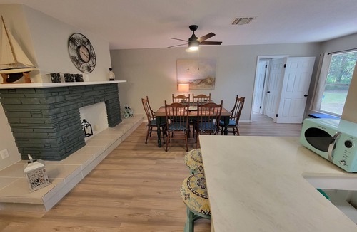 Crystal River House | 3 Bed/2 Bath Cottage near downtown Crystal River