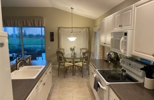 Fort Myers Villa | 3 BED 2 BATH VILLA WITH GARAGE ON GATED COLONIAL COUNTRY CLUB