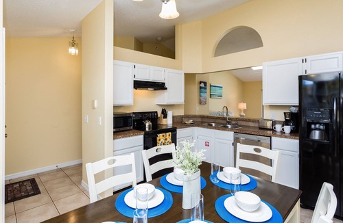 Sunridge Woods House | 3 Bedroom 2 Bathroom Vacation home minutes away from the Parks
