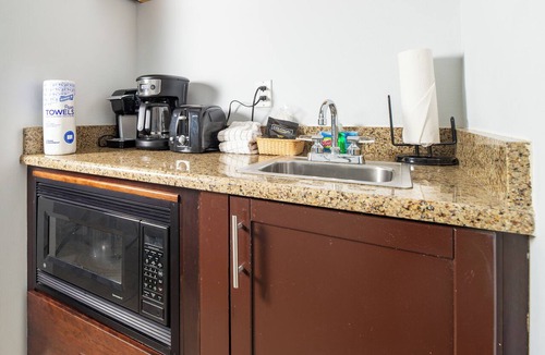 Bay Isles Condo | 3-bedroom, 3 bath condo in beautiful Longboat Key. Beachfront views w/pool.