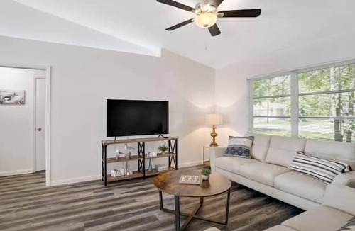 Park East Apartment | 3 Bedroom 687084 by Houzlet