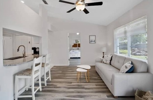 Park East Apartment | 3 Bedroom 687084 by Houzlet