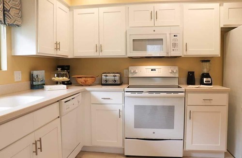 Shipyard Plantation House | 3 Bedroom Cottage at Port O' Call in HILTON HEAD ISLAND'S LUXURY RESORT