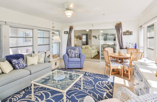 Laurel House | 3 bedroom Cottage-Walk to the beach