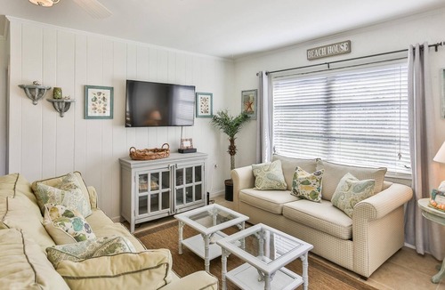 Laurel House | 3 bedroom Cottage-Walk to the beach