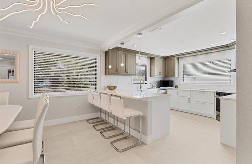 Ringling Park House | 3-bedroom house, Heated Saltwater Pool w/cage and NEW furniture