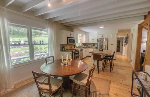 Mirror Lake House | 3-Bedroom House with Spacious Outdoor Living area in Mirror Lake neighborhood