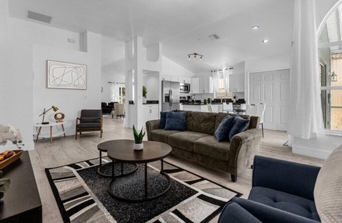 Lindfields House | 3 Bedrooms/2 Bathrooms/Lindfields (3026 BC)