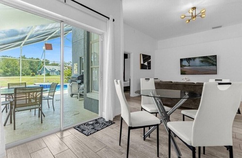 Lindfields House | 3 Bedrooms/2 Bathrooms/Lindfields (3026 BC)