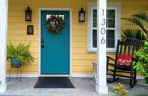 Northwest Quadrant Cottage | 3 BR/2 Bath Historic District~ 7 Bl to Downtown~20 mins to BEACH/Pass INCL