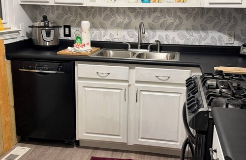 Norfolk House | 3-BR House in Norfolk perfect for relaxing- close to beaches, shopping & bases!